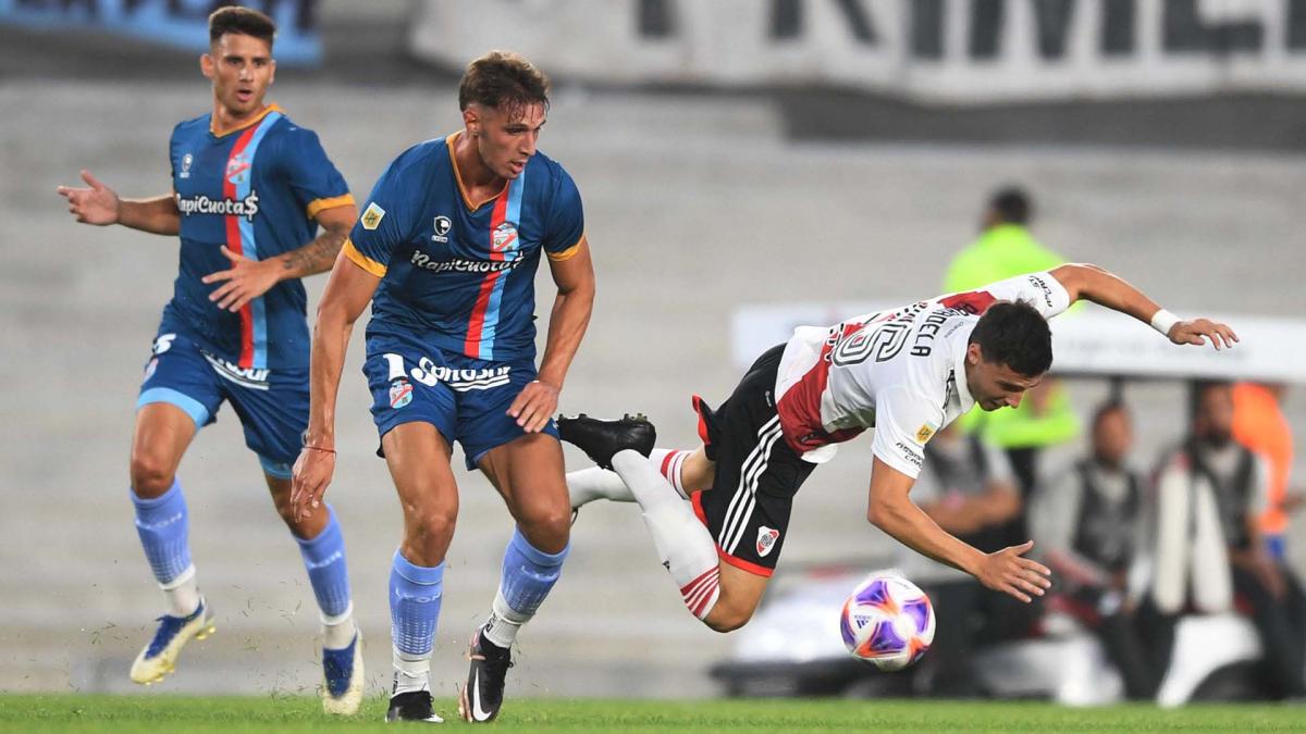 En este momento estás viendo River perdió con Arsenal