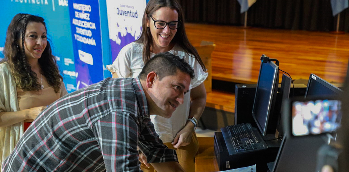 Lee más sobre el artículo Entregaron 97 computadoras para fortalecer áreas de juventud locales y aulas virtuales