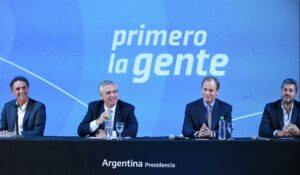 Lee más sobre el artículo Alberto Fernández fue trasladado al sanatorio Otamendi por un «dolor lumbar agudo»