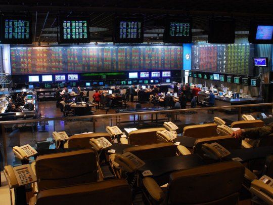 En este momento estás viendo S&P Merval siguió de racha y saltó casi 14% en 3 días; bonos volaron hasta 8,2%