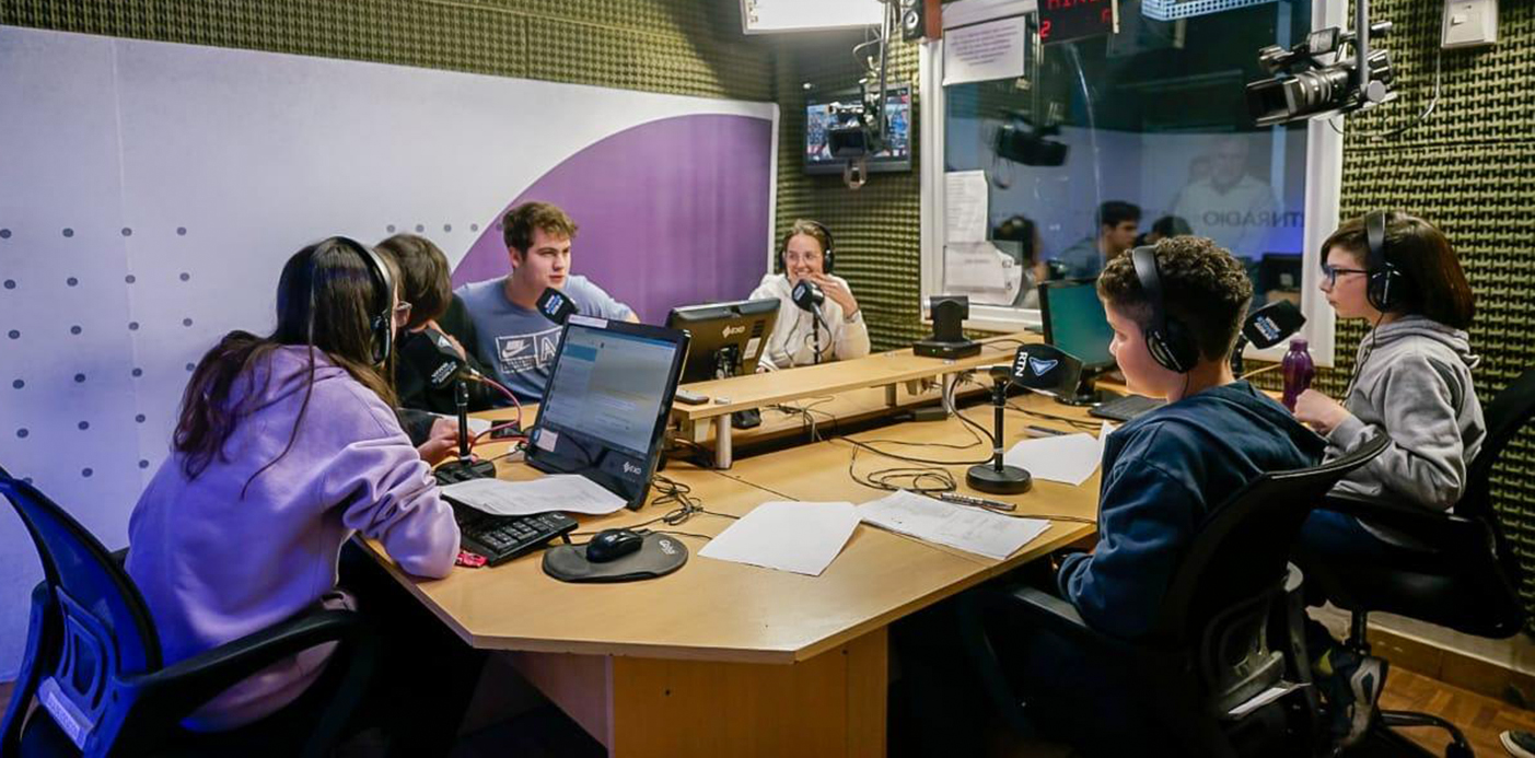 En este momento estás viendo Las adolescencias y juventudes tienen su espacio en Radio y Televisión del Neuquén