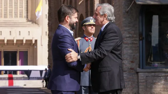 En este momento estás viendo Alberto Fernández viajó a Chile: acto con Boric en clave histórica y cumbre anti inflación