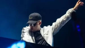 Lee más sobre el artículo Bizarrap hizo vibrar el Hipódromo de Palermo con el BZRP Live Tour