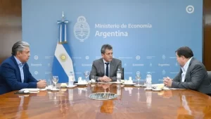 Lee más sobre el artículo Sergio Massa recibió a los gobernadores electos de Río Negro y Neuquén
