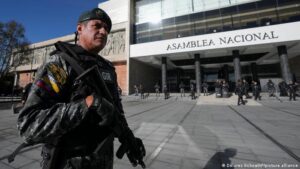 Lee más sobre el artículo Corte Constitucional de Ecuador rechaza demandas contra “muerte cruzada»