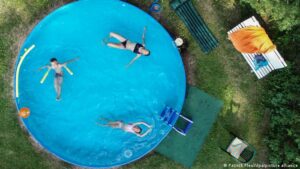 Lee más sobre el artículo Francia anuncia que prohibirá la venta de piscinas debido a la persistente sequía