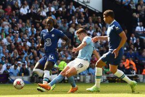 Lee más sobre el artículo Julián Alvarez celebró marcando un gol, su primer título de liga con Manchester City