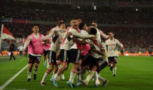 Lee más sobre el artículo Súperclásico River ganó 1-0 a Boca en el descuento y con escándalo