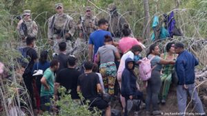 Lee más sobre el artículo Expira el Título 42 para migrantes en frontera entre EE.UU. y México