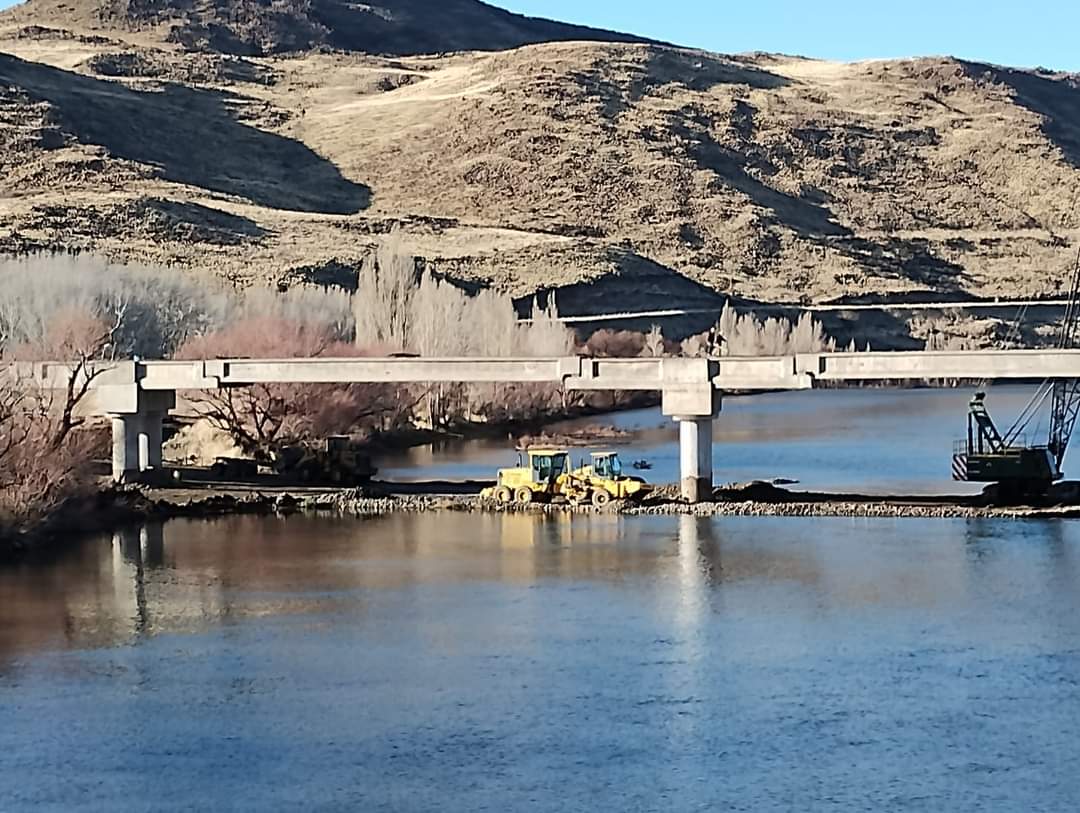 En este momento estás viendo La estructura del puente de La Rinconada ya cruzó el río