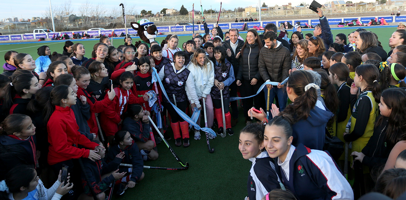 Lee más sobre el artículo Neuquén ya tiene su cancha de hockey con nivel para recibir eventos internacionales