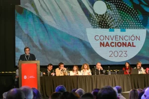 Lee más sobre el artículo En la Convención de la UCR insistirán con incluir al peronista Schiaretti a JxC