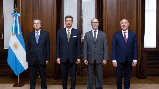 En este momento estás viendo Reelección de intendentes bonaerenses: el Procurador determinó que la decisión no es competencia de la Corte