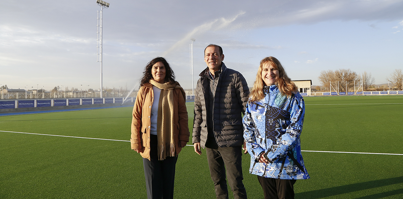 En este momento estás viendo Hoy se inaugura la cancha de hockey a base de agua