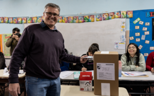 Lee más sobre el artículo Claudio Larraza, candidato de Comunidad, es electo como el nuevo intendente de Plaza Huincul