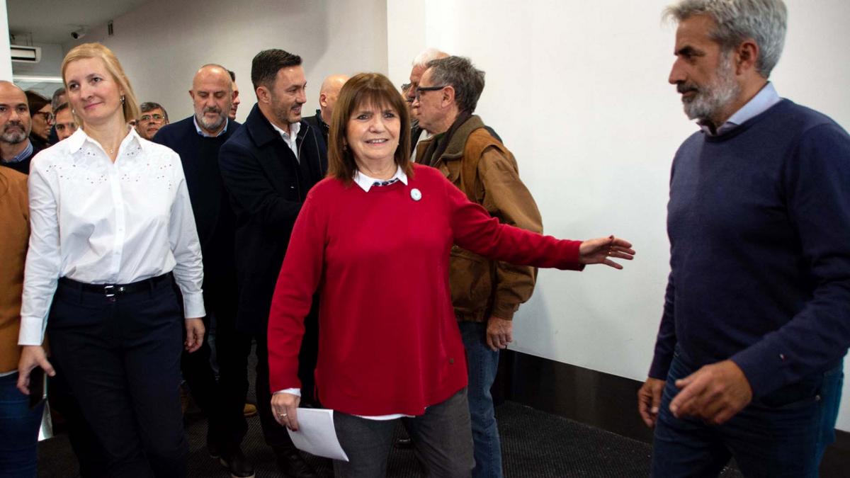 Lee más sobre el artículo Patricia Bullrich plantea salir del cepo con «blindaje», a lo de la Rúa, de dólares del FMI