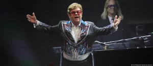 Lee más sobre el artículo Miles de fans despiden a Elton John en su último concierto