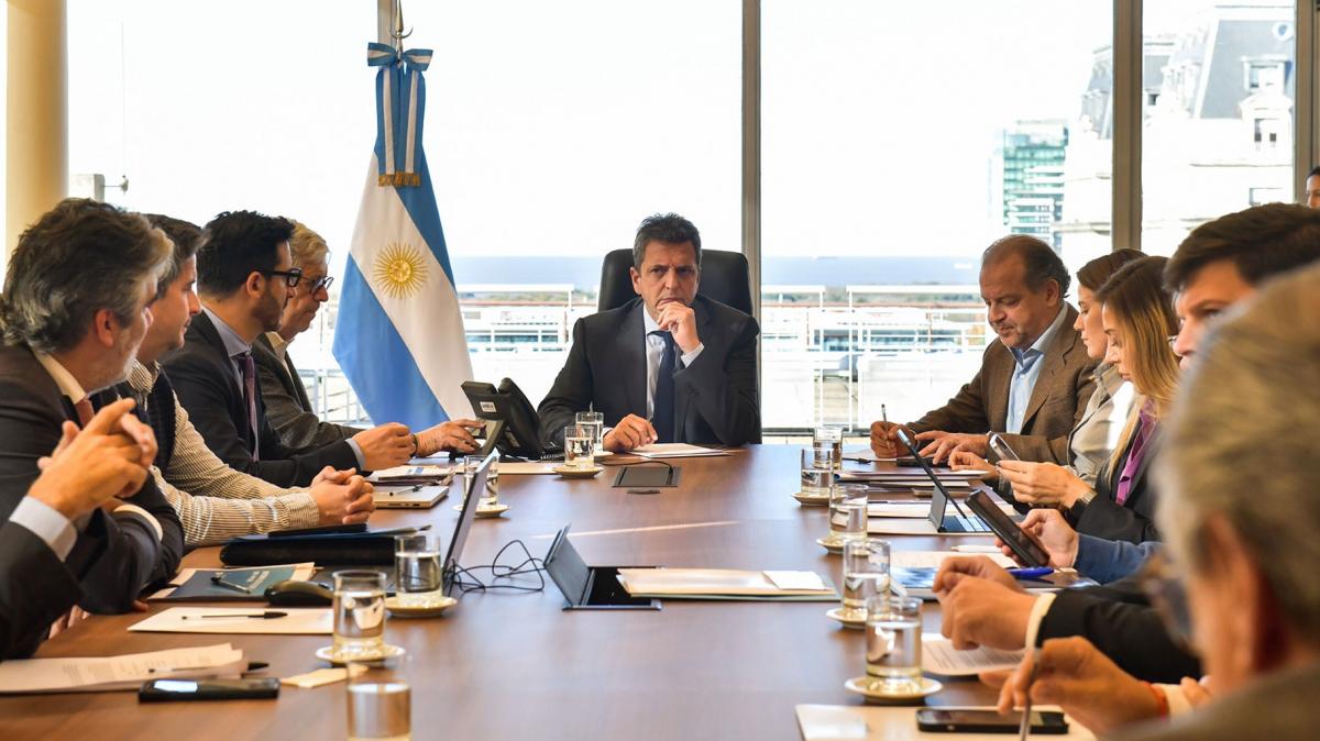 Lee más sobre el artículo Integrantes del equipo económico viajan a Washington para cerrar acuerdo con el FMI