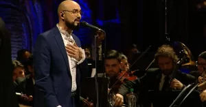 Lee más sobre el artículo Abel Pintos presentó emocionado en el Teatro Colón «Alta en el cielo», el álbum patrio: “Es un sueño”
