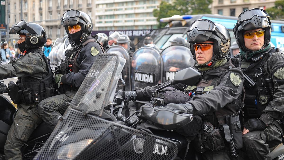En este momento estás viendo Un muerto tras la represión de la Policía de la Ciudad en el Obelisco