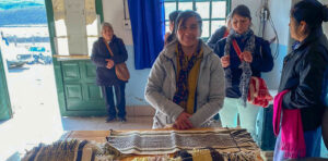 Lee más sobre el artículo Tramas y colores diversos en los tejidos de la comunidad Millain Currical