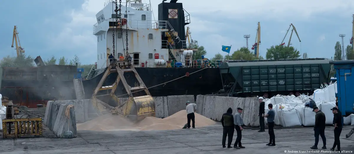 Lee más sobre el artículo Intensificación de ataques rusos afecta exportación de granos ucranianos; más de 40.000 toneladas dañadas en el Danubio.