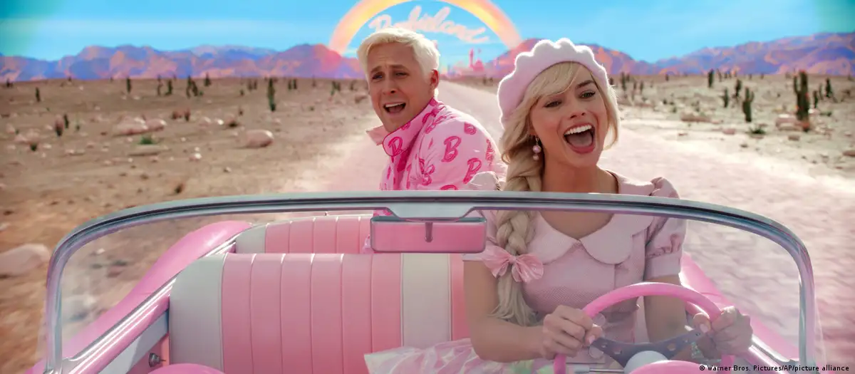 Lee más sobre el artículo «Barbie» supera los mil millones de USD de taquilla