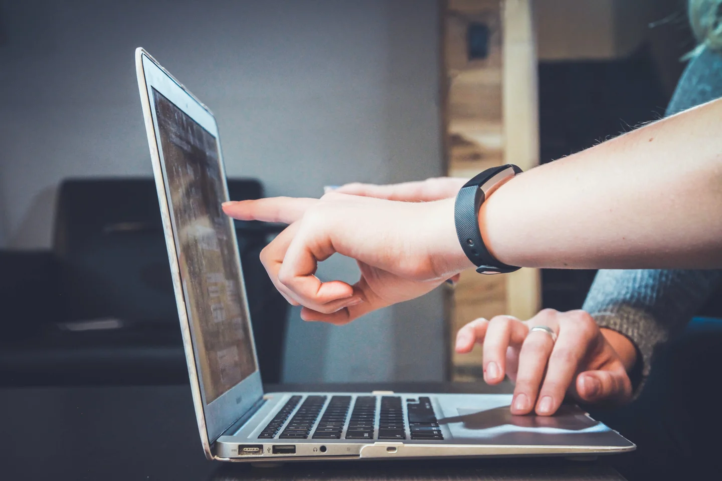 Lee más sobre el artículo Google y FOPEA capacitan a jóvenes en Argentina para evitar la desinformación en las elecciones 2023