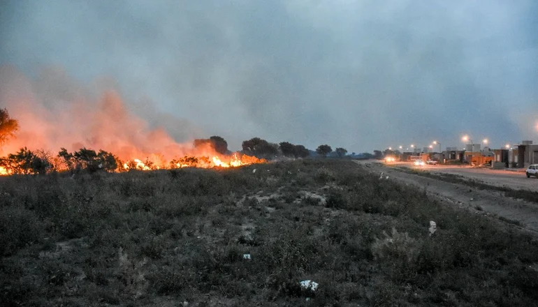 En este momento estás viendo Alerta por incendios, vientos y nevadas en 10 provincias de Argentina