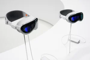 Lee más sobre el artículo Vision Pro, las gafas de realidad virtual de Apple tendrían lente líquido, qué significa