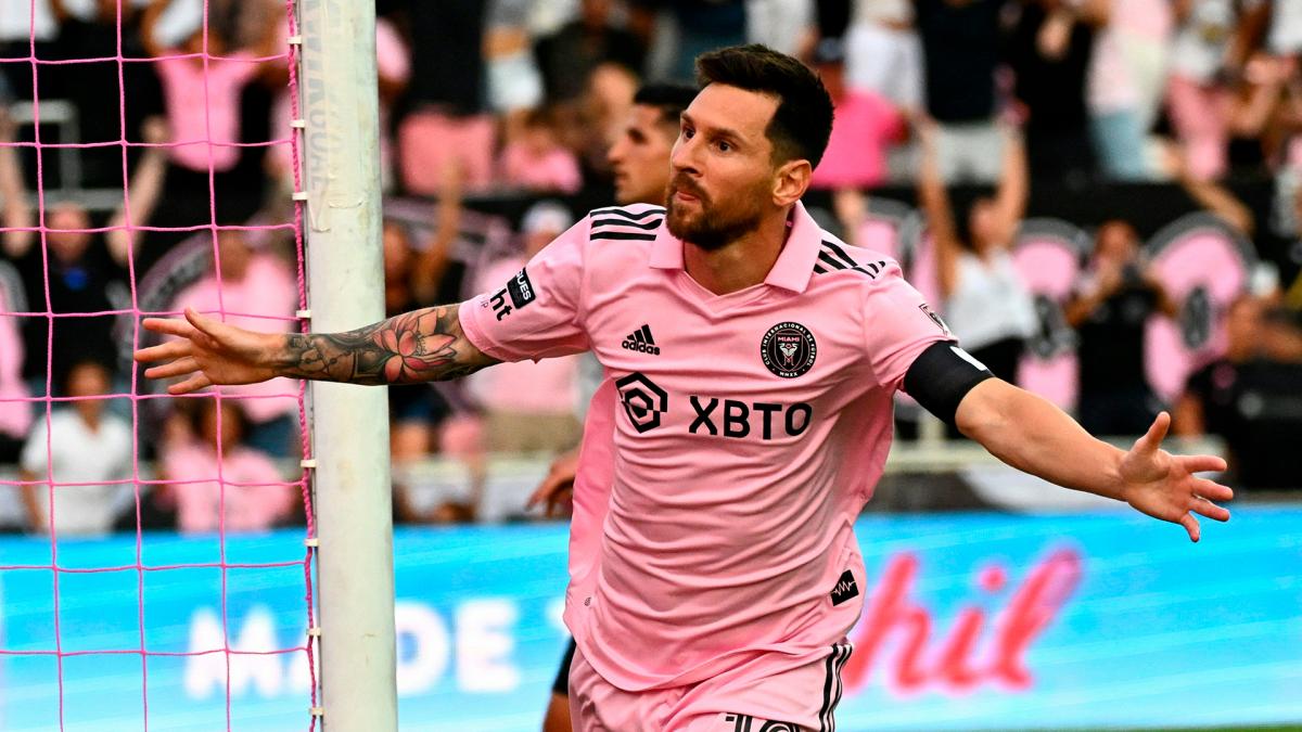 Lee más sobre el artículo «Chiqui» Tapia elogia a Messi como un «extraterrestre» en un video viral