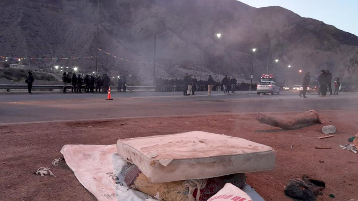 Lee más sobre el artículo Violento desalojo policial a comunidades originarias en Purmamarca