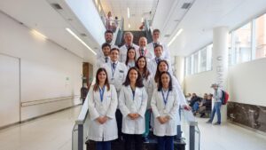 Lee más sobre el artículo Salud: reconstruyen la mano derecha de un joven colocando tres dedos de sus pies