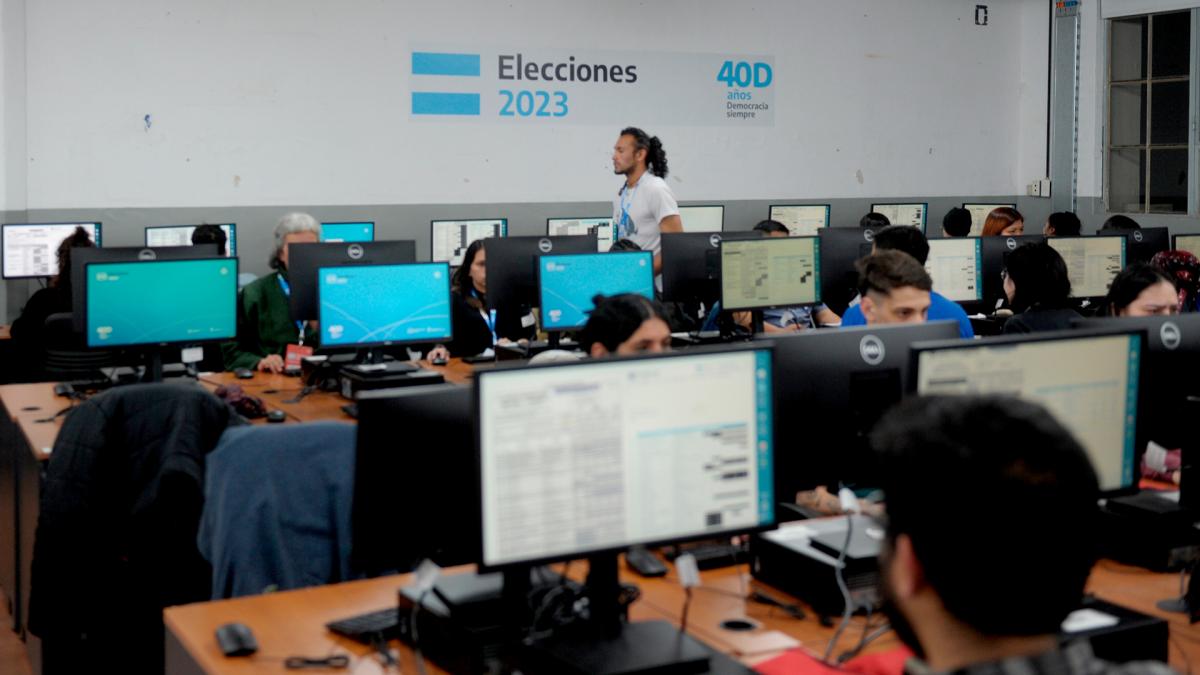 Lee más sobre el artículo Solo cinco de las 15 fuerzas que se presentaron en las PASO podrán competir en octubre
