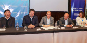 Lee más sobre el artículo Las ciudades de Neuquén y Puerto Madryn firmaron un convenio de cooperación turística