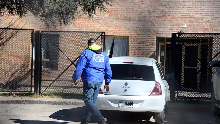 Lee más sobre el artículo Allanamiento en Desarrollo Social por Estafa con Planes Sociales: buscan servidor clave