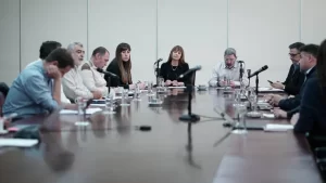 Lee más sobre el artículo Se aprueba aumento del endeudamiento a 150 millones de dólares en la Legislatura de Neuquén