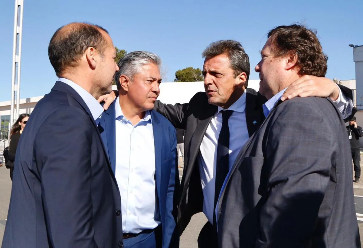 En este momento estás viendo Massa anunció el dolar Vaca Muerta beneficio para petroleras busca liquidación por u$s1200 millones