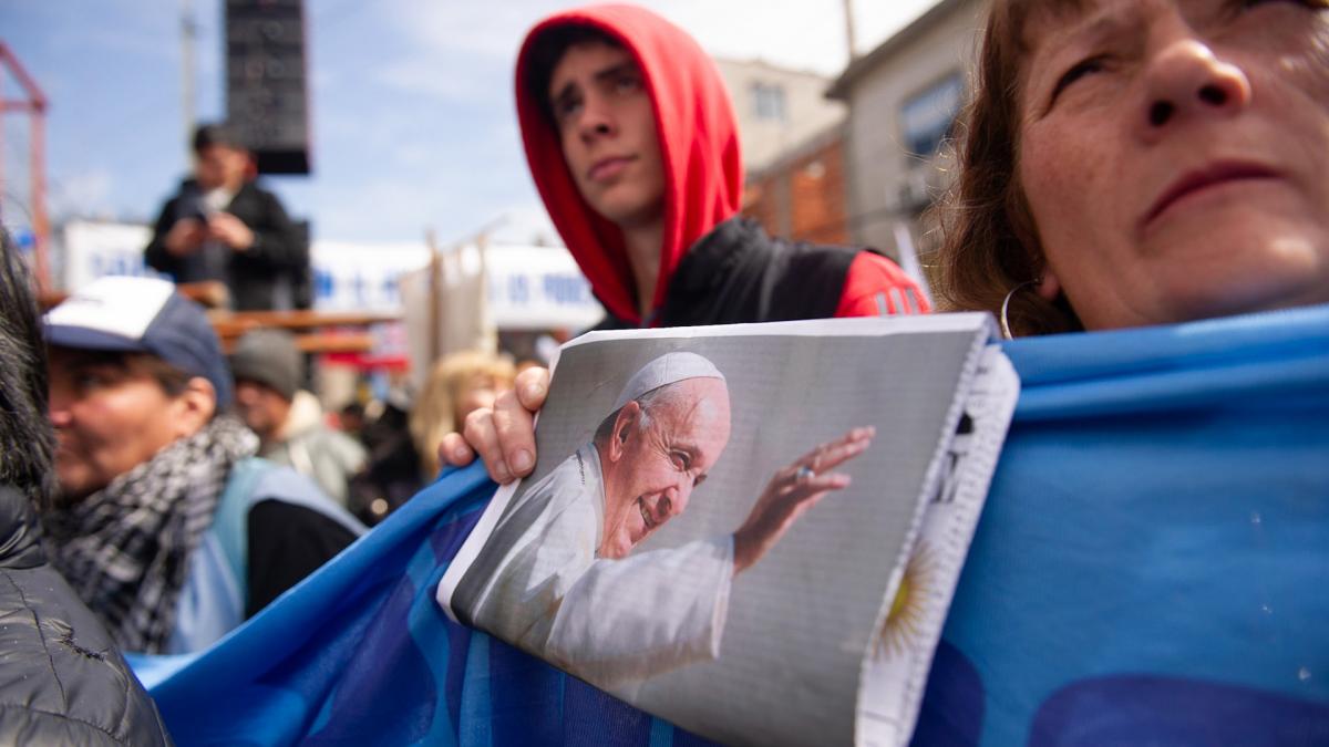 Lee más sobre el artículo La Iglesia argentina celebra misa en desagravio al Papa Francisco y destaca la importancia del Estado