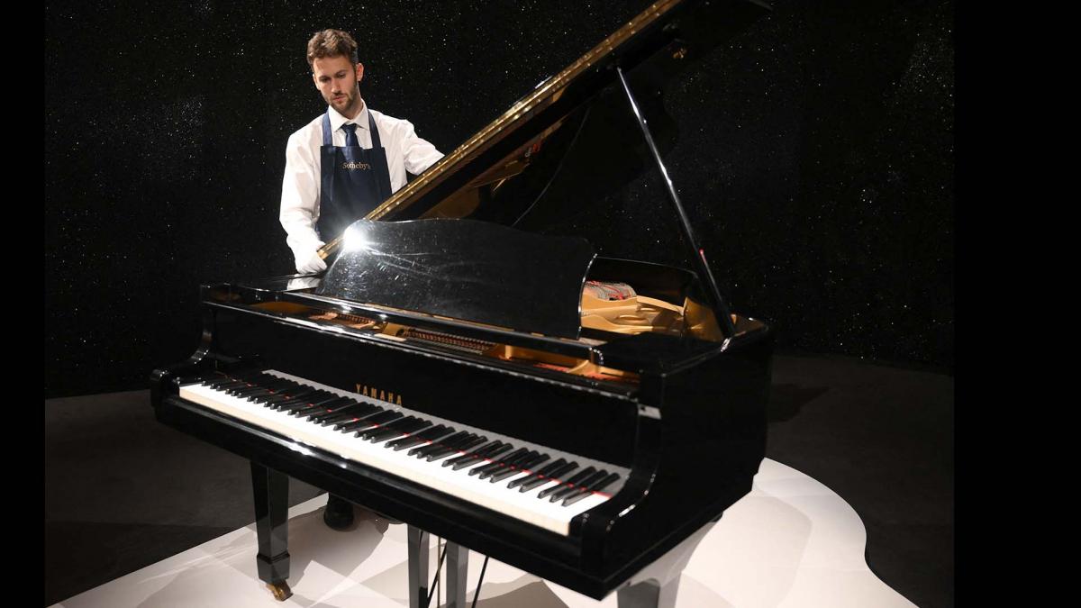 Lee más sobre el artículo El piano de Freddie Mercury fue subastado por 2 millones de dólares