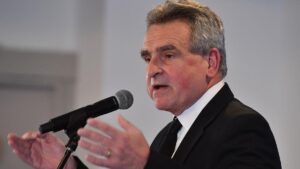 Lee más sobre el artículo Agustín Rossi: «Massa Visualiza una Coalición de Gobierno Más Amplia que la Actual»