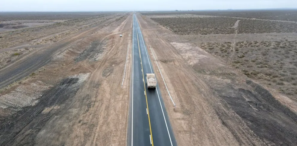 Lee más sobre el artículo Inauguran el asfalto en la ruta provincial del petróleo