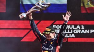 Lee más sobre el artículo Verstappen hizo historia en la F1 con un nuevo récord de victorias consecutivas