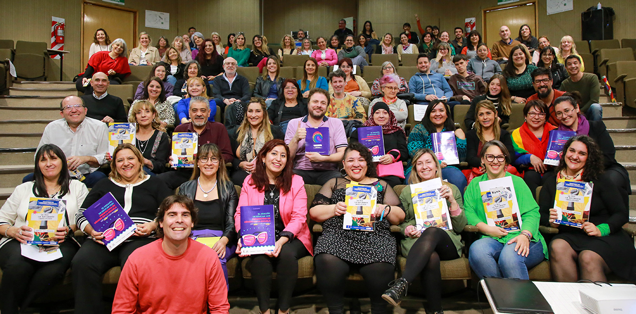 En este momento estás viendo Presentan material pedagógico para fortalecer las prácticas educativas en las escuelas neuquinas