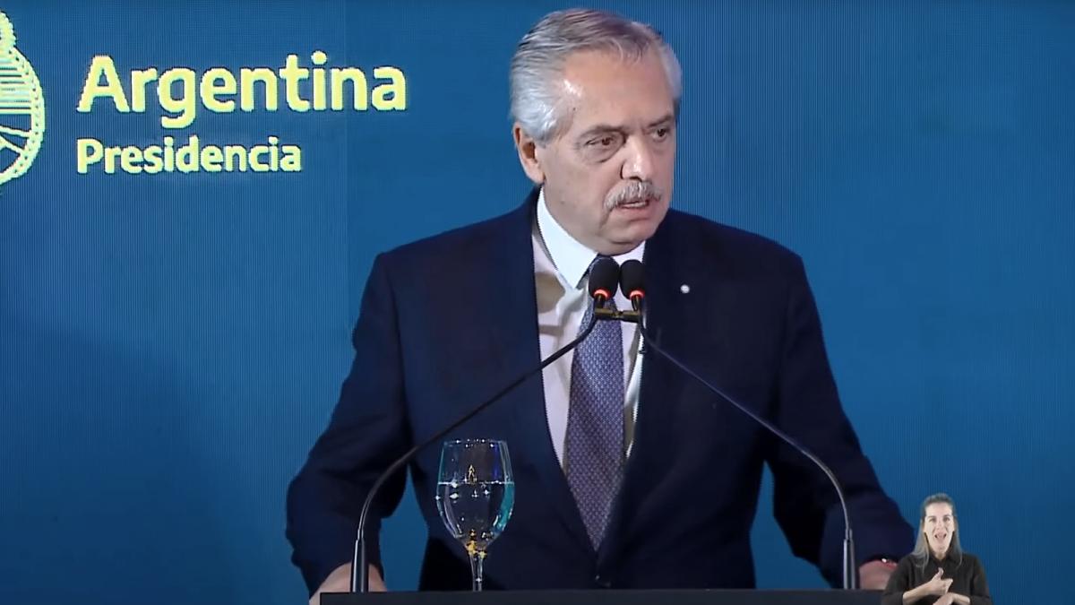 Lee más sobre el artículo Alberto Fernández denunció a Milei y Marra por sus dichos contra el peso