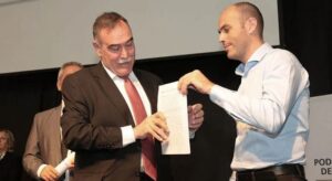 Lee más sobre el artículo Esteban Cimolai: “En Centenario no nos están dando la posibilidad de tener una transición formal porque el Intendente no nos convoca”