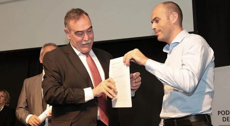 En este momento estás viendo Esteban Cimolai: “En Centenario no nos están dando la posibilidad de tener una transición formal porque el Intendente no nos convoca”