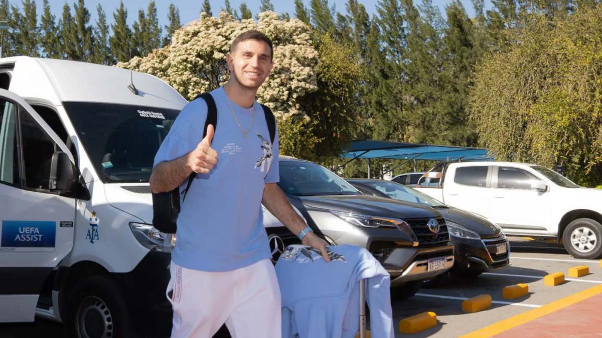 En este momento estás viendo «Soy un hincha más de la Selección», dijo el «Dibu» Martínez al llegar a Ezeiza