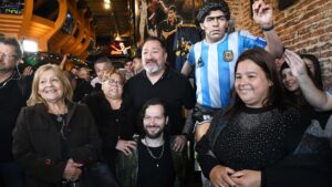 Lee más sobre el artículo Las hermanas de Maradona recuerdan a Diego como «dulce, amoroso y excepcional»