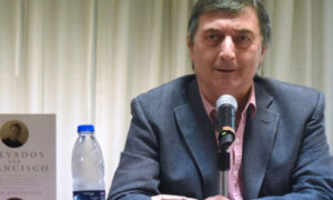 Lee más sobre el artículo Aldo Duzdevich: “El fenómeno Milei vino de afuera, y se alimentó del descontento social en los últimos años”